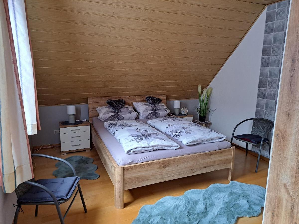 Ferienwohnung Sonja Mit Garten Und Freisitz Steinwiesen Esterno foto